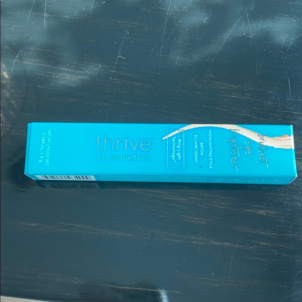 Thrive causemetics . Highlighter .
